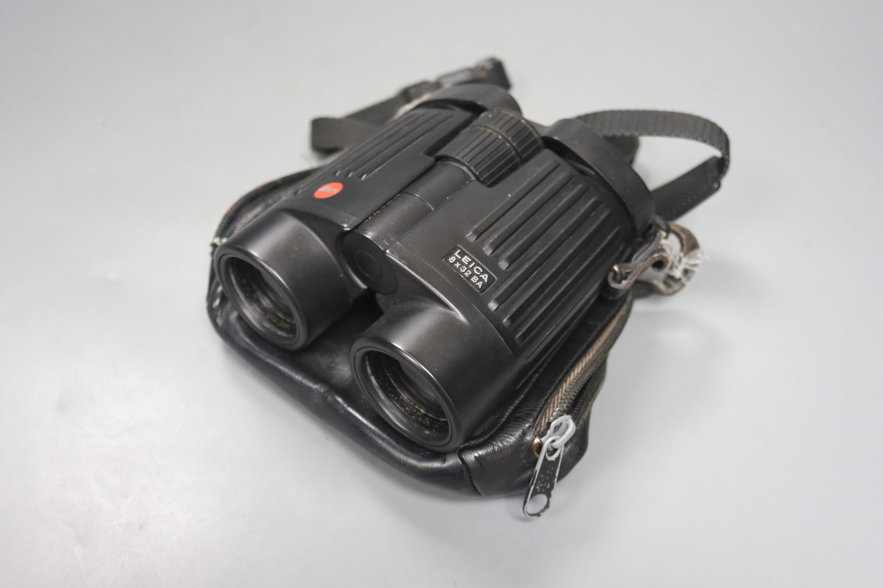 Leica 8x32 BA folding binoculars in fitted case